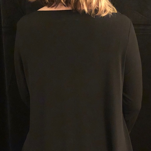 Versatile black blouse - Picture 3 of 3